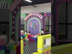 Équipement de terrain de jeu commercial confortable, enfant en sécurité, équipement de terrain de jeu intérieur coloré pour la maison