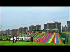 Toboggan arc-en-ciel en PVC pour aires de jeux intérieures et extérieures