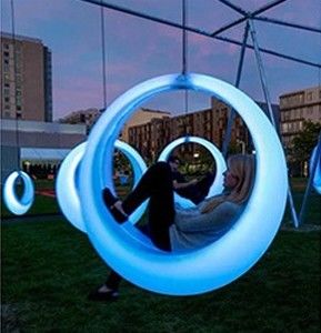 Chaise lumineuse à LED changeant de couleur, étanche, avec balançoire volante lune rotative, pour jardin extérieur toutes saisons