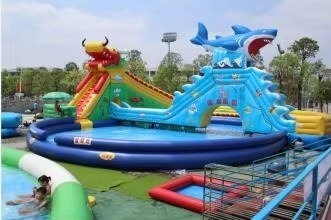 Parc aquatique gonflable de 14*18m avec souffleur de 1200w et capacité de 1 à 20 personnes, toboggan Dragon Shark et grande piscine