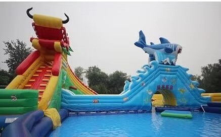 Parc aquatique gonflable de 14*18m avec souffleur de 1200w et capacité de 1 à 20 personnes, toboggan Dragon Shark et grande piscine