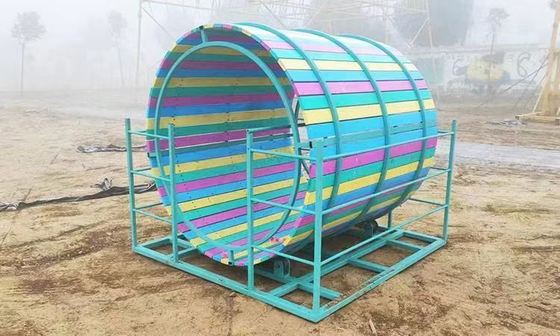 Rouleau de tambour heureux pour enfants du parc d'attractions Naughty Castle